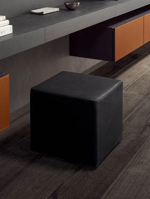 Pouf Cubo rivestito in ecopelle di Pianca