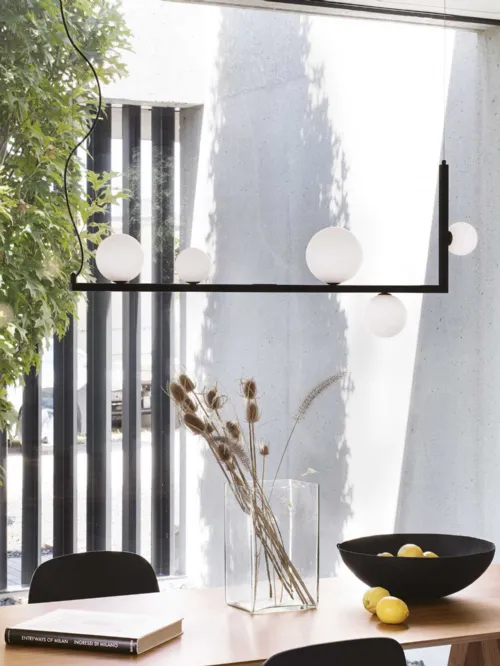 Lampada a sospensione Birds in metallo verniciato con diffusori in vetro soffiato bianco acidato di Ideal Lux