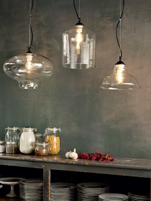 Lampada a sospensione Bistrò con diffusore in vetro soffiato e modellato artigianalmente di Ideal Lux