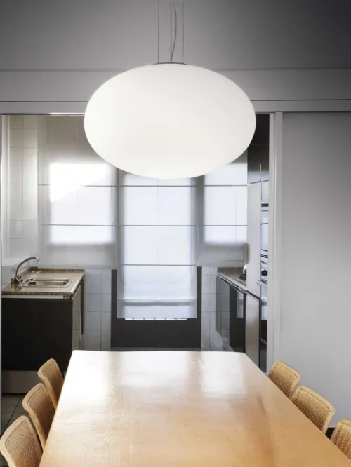 Lampada a sospensione Candy in vetro bianco soffiato e acidato di Ideal Lux