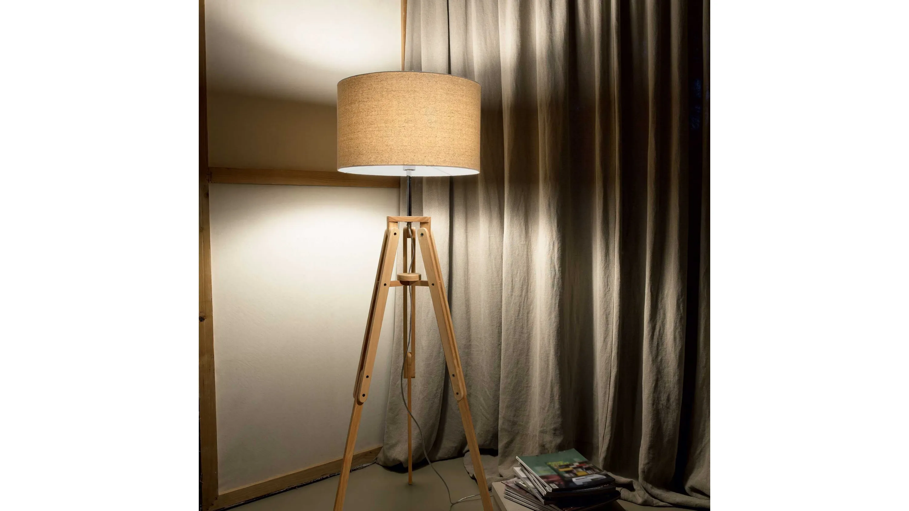 Lampada da terra Klimt in legno naturale con paralume rivestito in tessuto di Ideal Lux