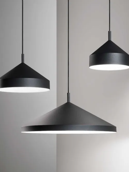 Lampada a sospensione Yurta n metallo verniciato nero con interno bianco di Ideal Lux
