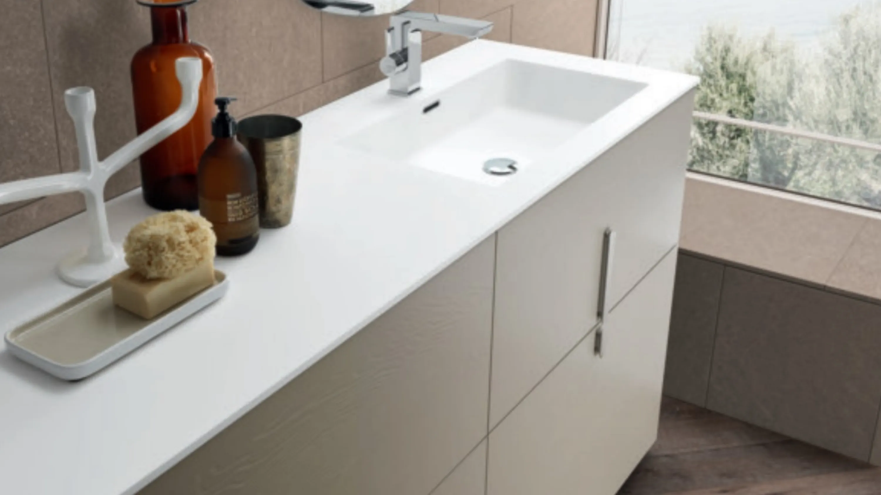 Mobile Bagno da appoggio M System C010 in laccato opaco con top con vasca integrata di Baxar