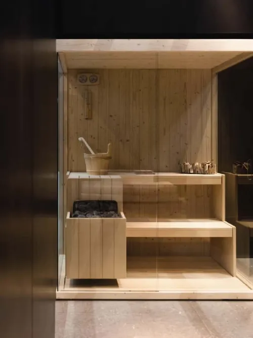 Sauna in vetro e legno di abete con anta scorrevole Exen di Megius