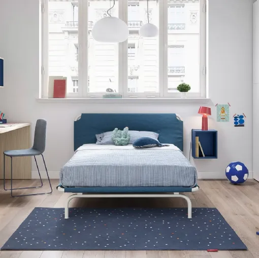 Cameretta componibile con letto ad una piazza e mezza e pensili sospesi Kids space 05 di Nidi