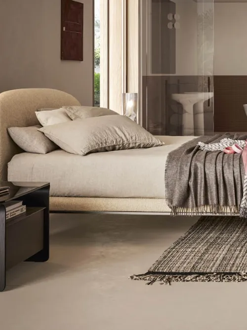 Comodino Nota in laccato e legno con top in vetro di Pianca