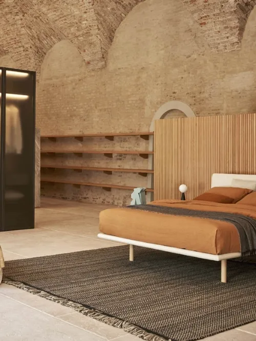 Letto in tessuto con testiera Filo Up di Pianca