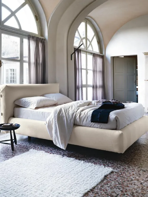 Letto imbottito con testiera Allan di Noctis