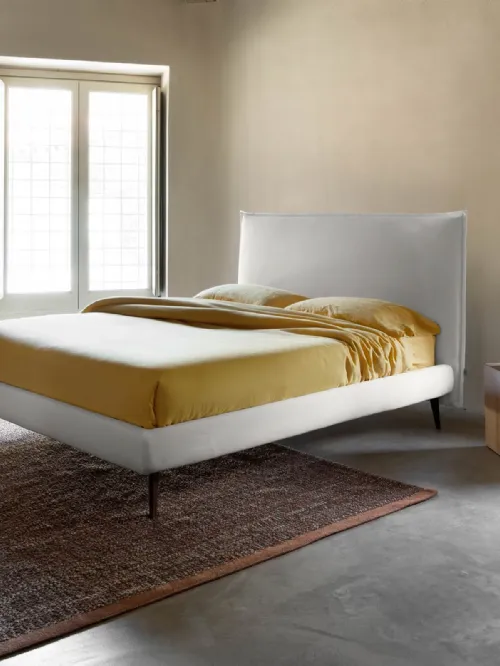 Letto dal design minimale in tessuto con testiera Bob di Noctis
