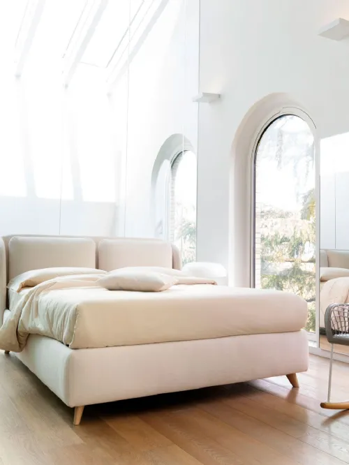 Letto in tessuto con testiera Hello di Noctis
