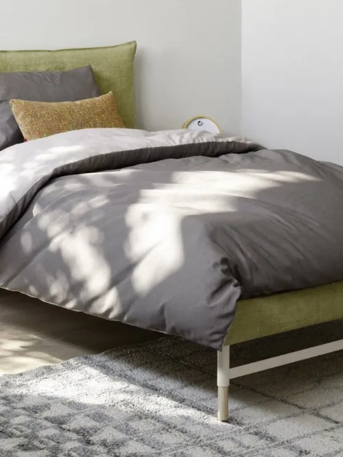 Letto singolo Pillow in tessuto con grande testiera imbottita di Nidi