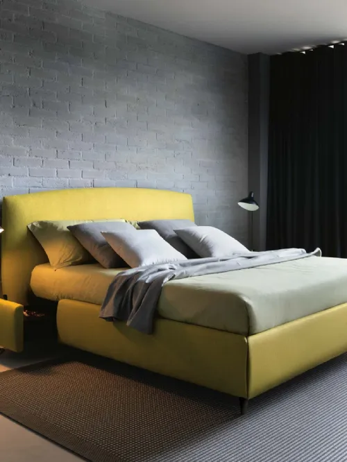 Letto in tessuto imbottito con contenitore Sula di Noctis