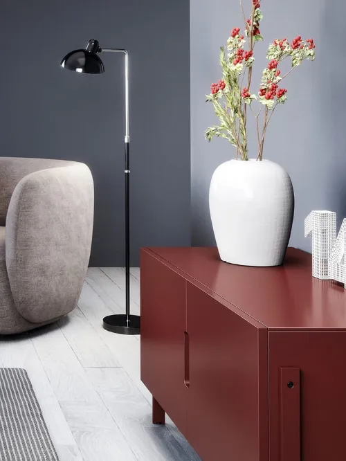 Poltroncina Blossom in tessuto imbottito dalle linee curve di Novamobili