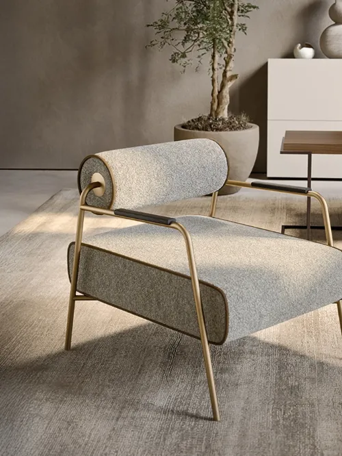 Poltroncina Levante in tessuto imbottito di Pianca
