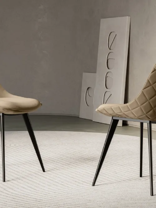 Sedia Nova con struttura in metallo verniciato nero e seduta rivestita in eco-nabuk di Arredo3