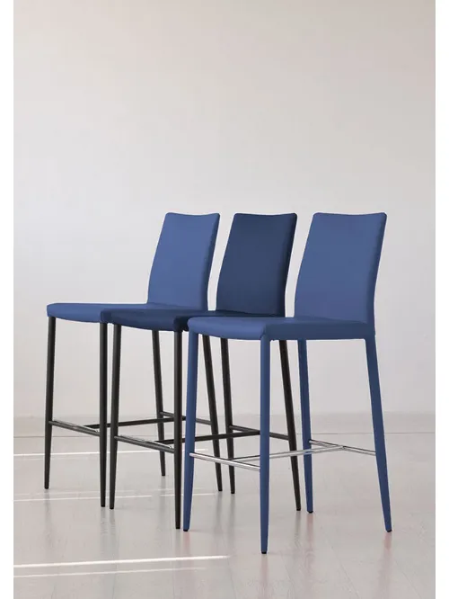 Sgabello Bess SG in tessuto imbottito e base in metallo di Sedie Brianza