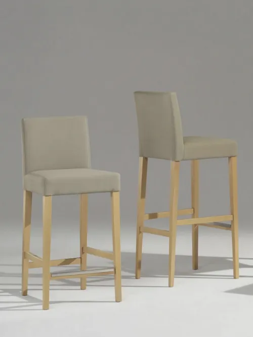 Sgabello Candy SG in tessuto imbottito con gambe in legno di Sedie Brianza