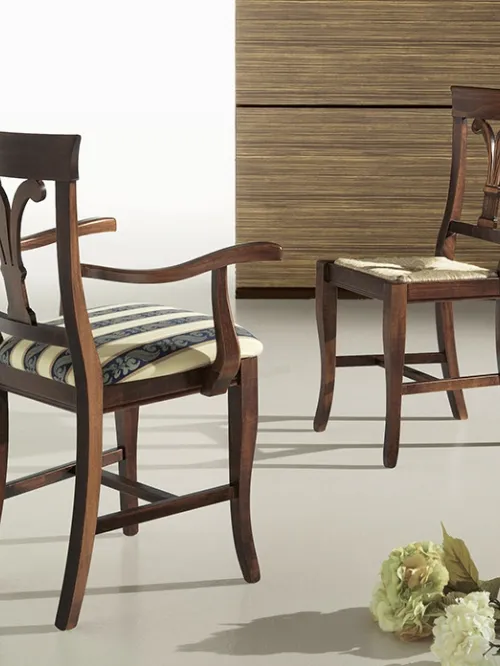 Sedia classica in legno con braccioli e seduta in tessuto imbottito e con seduta impagliata e senza braccioli  Giglio di Sedie Brianza