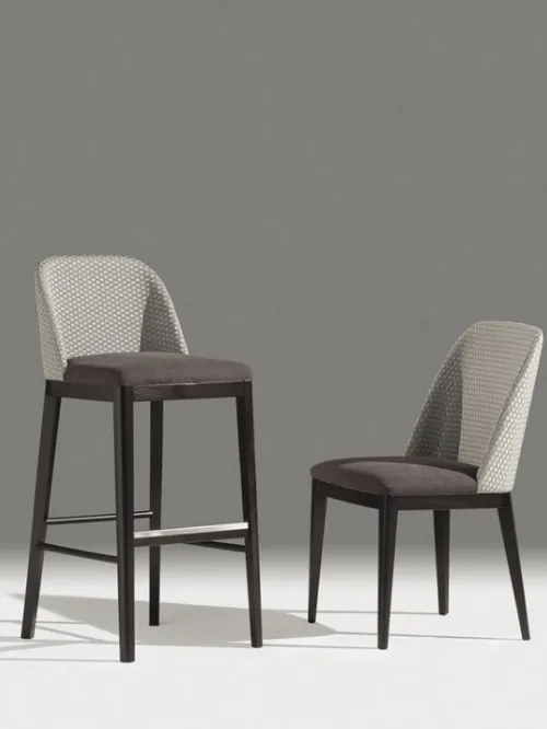 Sgabello Naima SG in tessuto imbottito con gambe in legno di Sedie Brianza