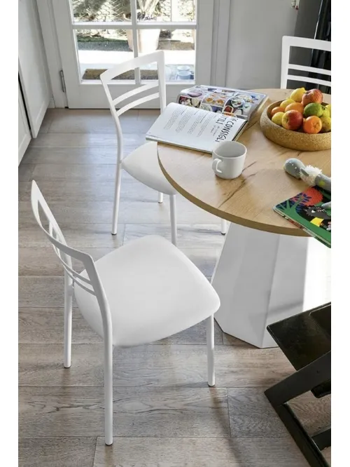 Sedia Step in metallo laccato Bianco con seduta in ecopelle imbottita di Sedie Brianza