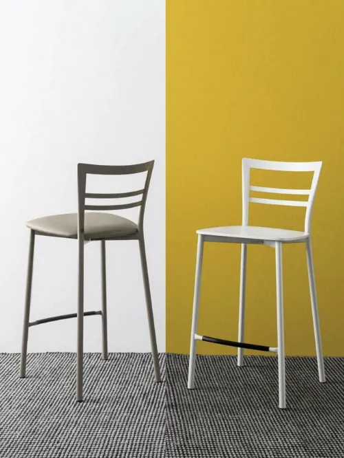 Sgabello Step SG in metallo con seduta con o senza imbottitura di Sedie Brianza