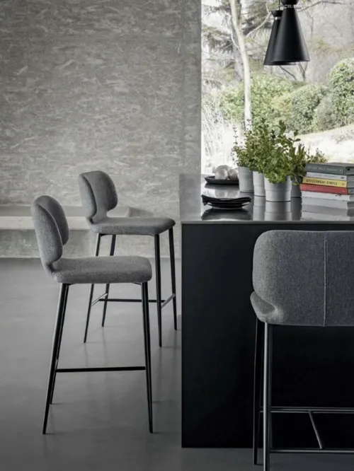 Sgabello Wrap SG in tessuto imbottito con base in metallo di Sedie Brianza