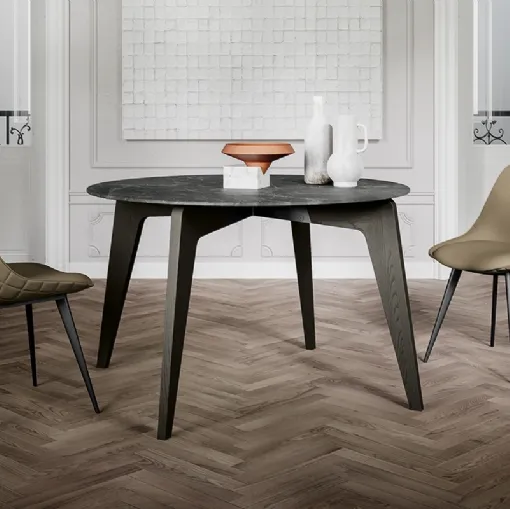 Tavolo rotondo Magic con top in laminato e gambe in massello di Frassino verniciato di Arredo3
