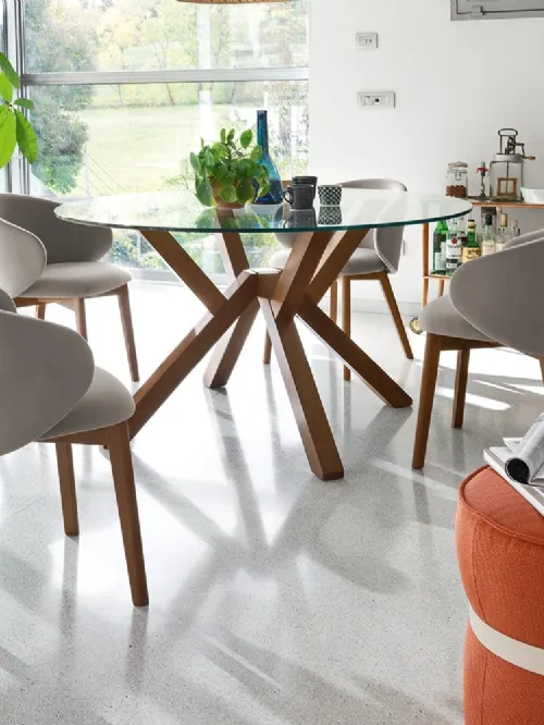 Tavolo Mikado con top in vetro e gambe in legno di Connubia