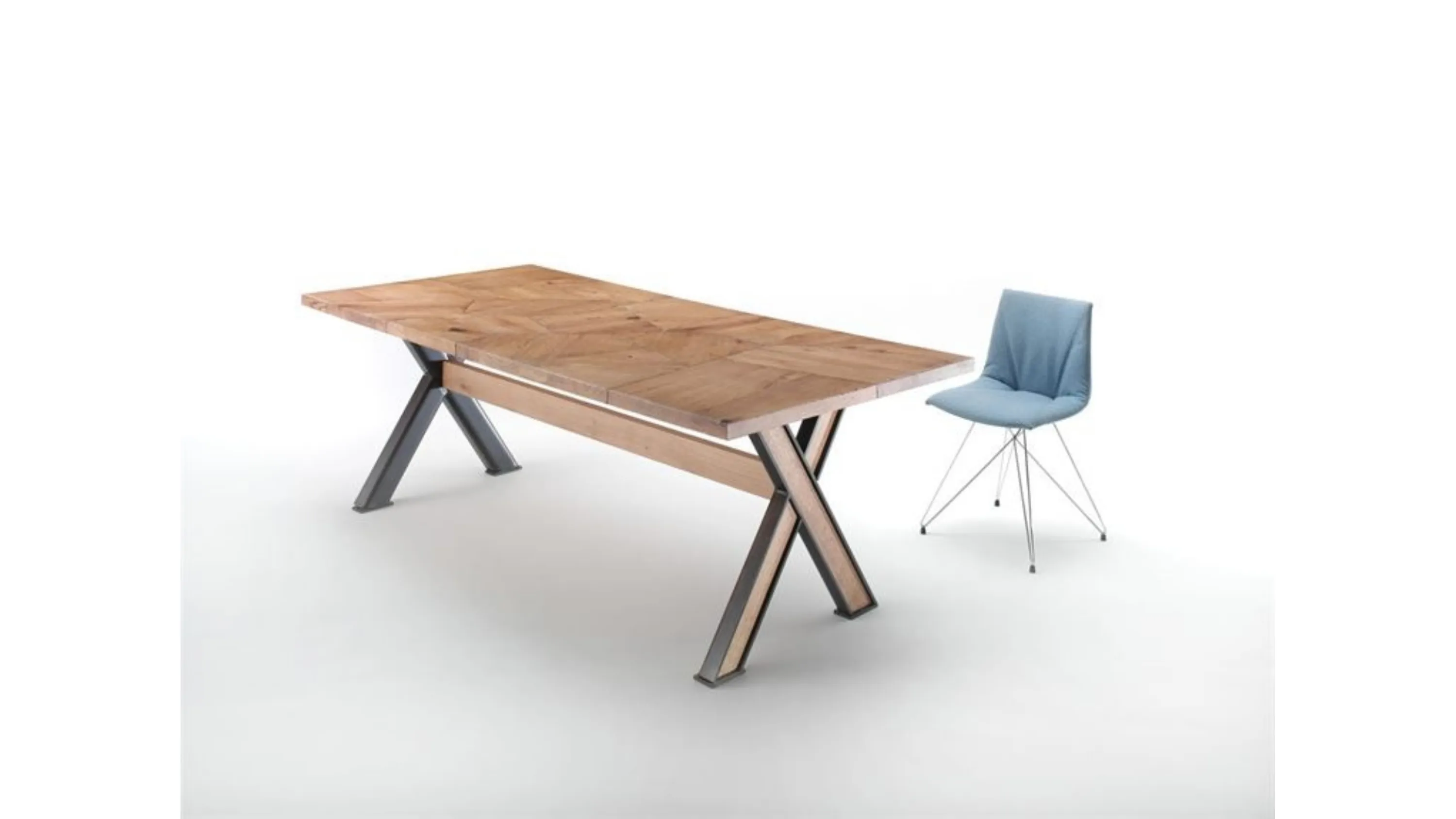 Tavolo in legno massello con gambe a X in ferro Iron 4329 di Conarte