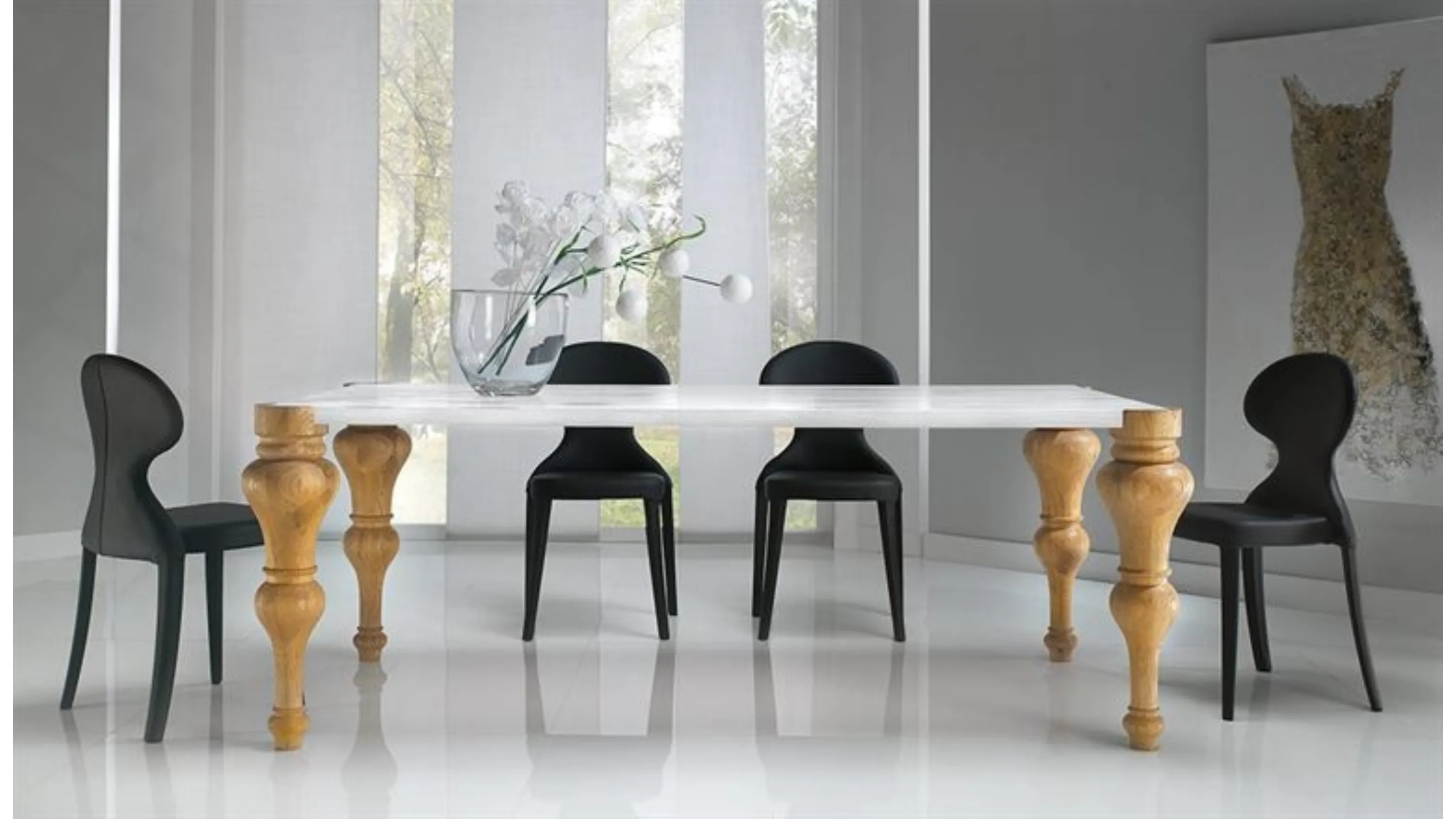 Tavolo in legno massello con top laccato bianco e gamba tornita classica Vivido 4263 di Conarte