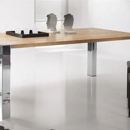 Tavolo in legno massello con gambe in acciaio lucido Vivido 4269 di Conarte