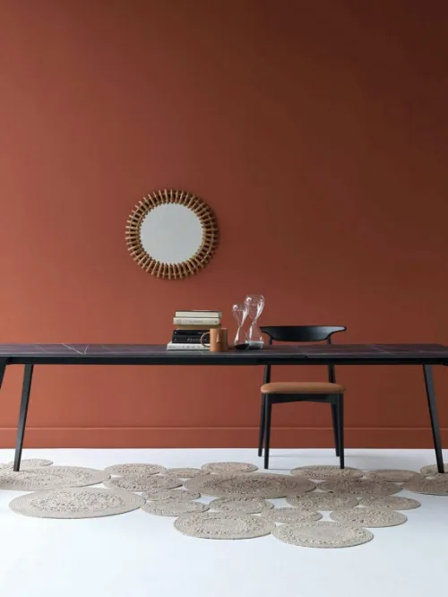 Tavolo allungabile Zen con top in HPL effetto marmo di Sedie Brianza