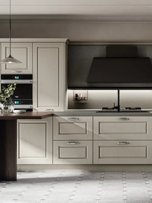 Cucina Classica con isola Asolo 03 in laccato e laminato di Arredo3