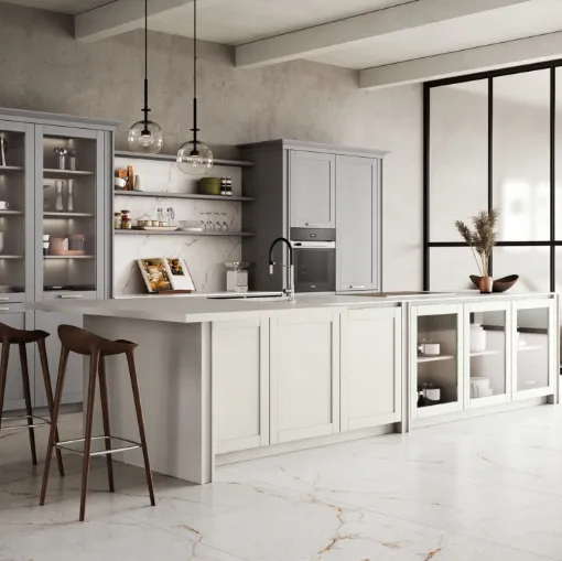 Cucina Moderna con isola in legno massiccio di abete laccato Bianco Fumo e Grigio Polvere Maestrale M08 di Scandola