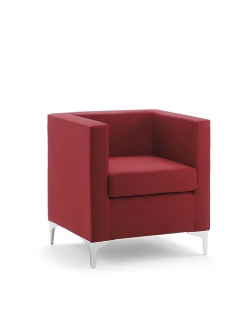 Poltroncina da Ufficio Zeta in tessuto imbottito dalla forma squadrata con piedini in metallo di Sedie Brianza